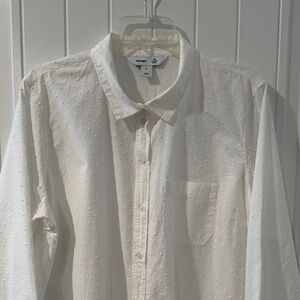 Old Navy Women's Classic White Button Down Shirt Textured